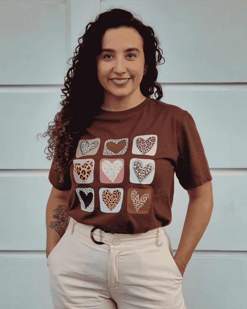 CAMISETA CORAZONES CAFÉ